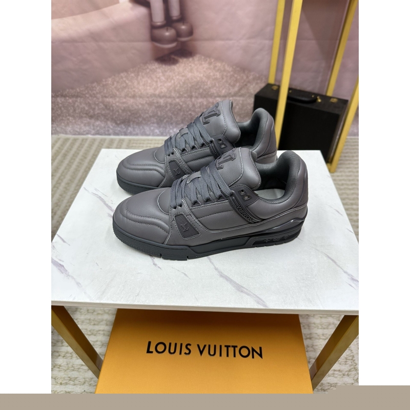 l**is V*t*n sneakers